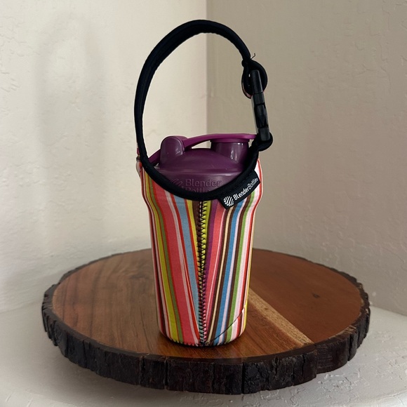 Blender Bottle Insulated Sling Neoprene Stripes 28oz Bottle Bag - Picture 1 of 13
